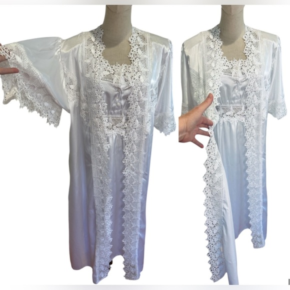 Ipekson Other - 2PC 80s ROMANTIC PENIOR SET WHITE SATIN BUTTERFLY DESIGN LACE GOWN & ROBE SZ M